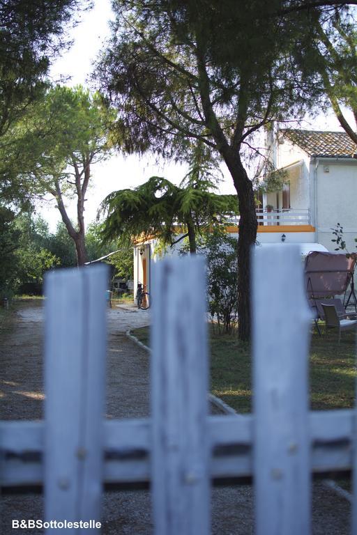 B&B Sotto Le Stelle ฟาโน ภายนอก รูปภาพ
