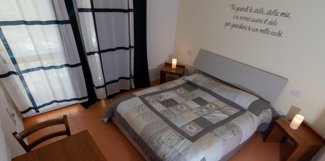 B&B Sotto Le Stelle ฟาโน ภายนอก รูปภาพ